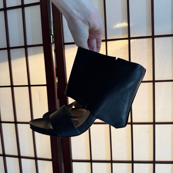 Black Women's Open-Toe Block Heel Sandals - Picture 2 of 8